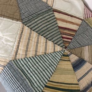 Garnet hill queen size quilt